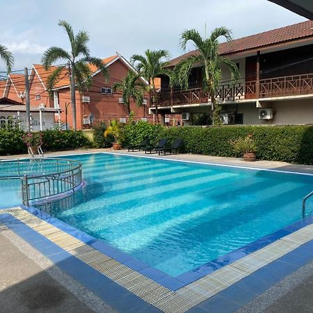 Pangkor Bay View Beach Resort Кампунг-Телук-Нипах Экстерьер фото